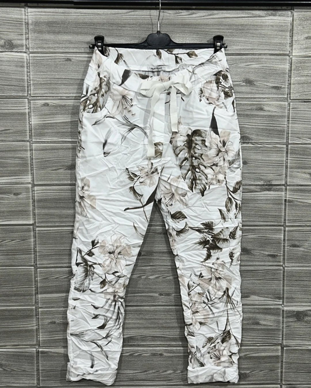 JOGGER FLORES MARRONES