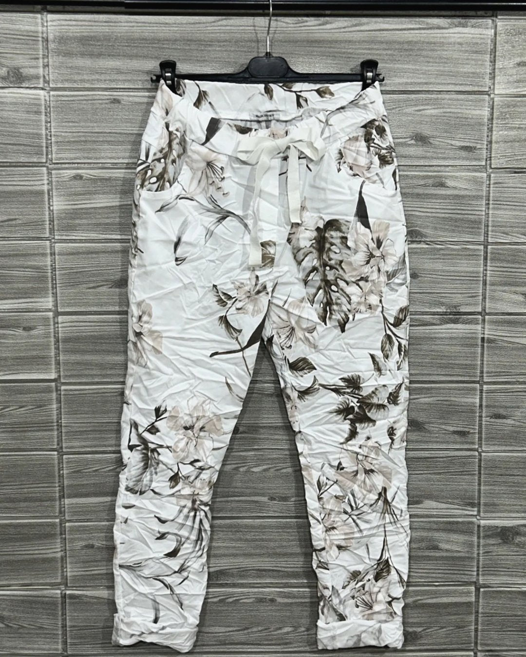 JOGGER FLORES MARRONES