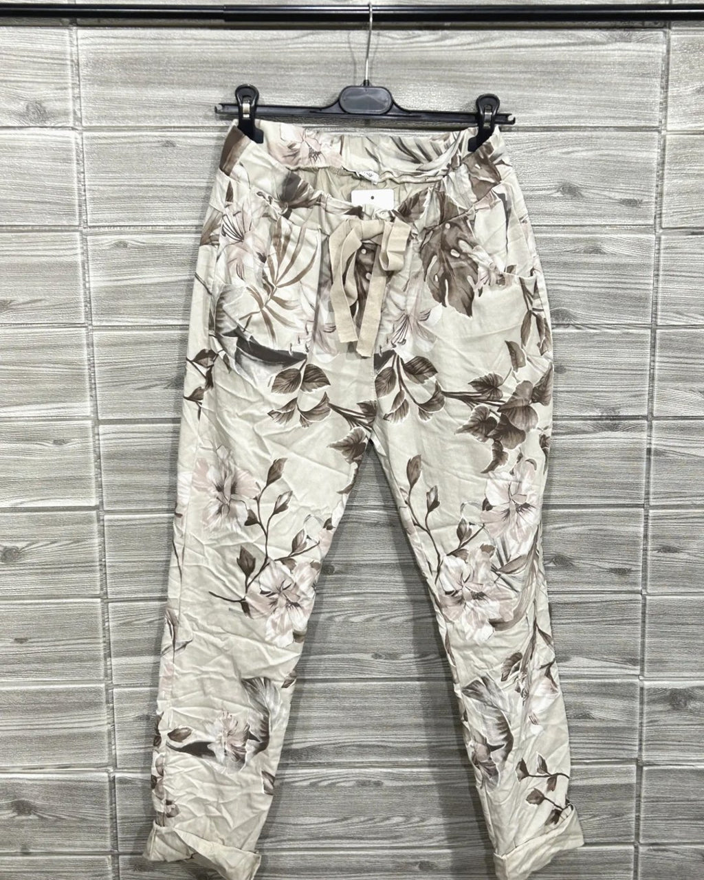 JOGGER FLORES MARRONES
