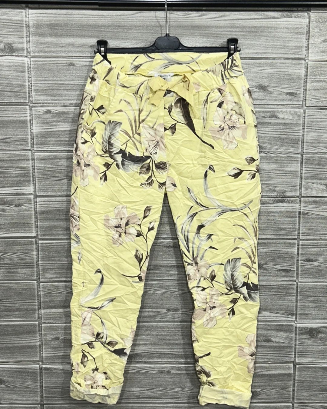 JOGGER FLORES MARRONES