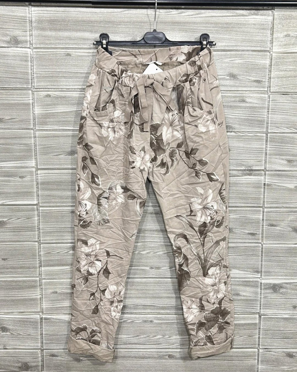 JOGGER FLORES MARRONES